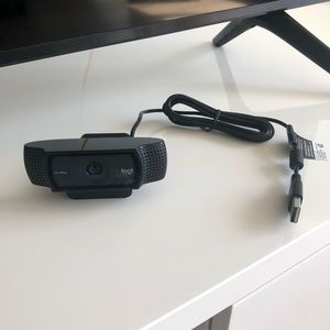 LOGITECH - Web Camera with Mount and Cord Plug In